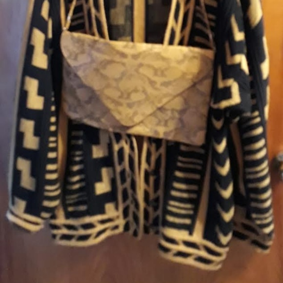 Women's Sweater Sz L Wiith Snake Print Hanbag - Picture 2 of 2